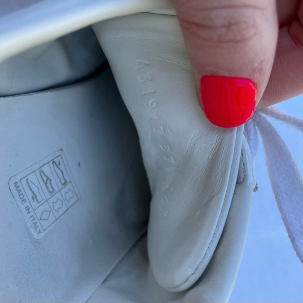 White GUCCI sneakers with embroidery flowers and bow. - Picture 6 of 8
